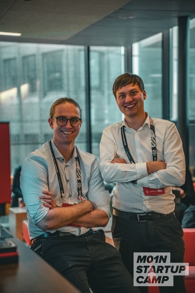 Linus Albrecht und Michael Bertel auf dem Mo1n Startup Camp 2025
